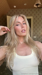 A moment for the hair