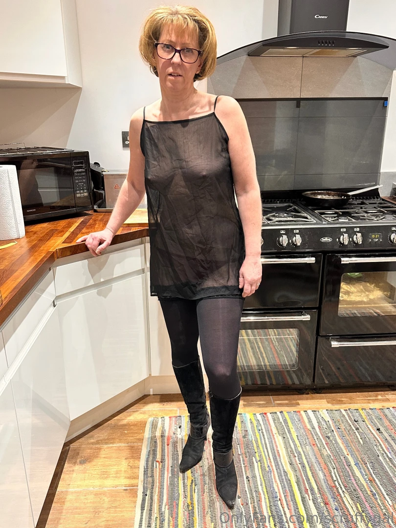 Do you want me in your kitchen like my glasses subscribe for dirrrrty 