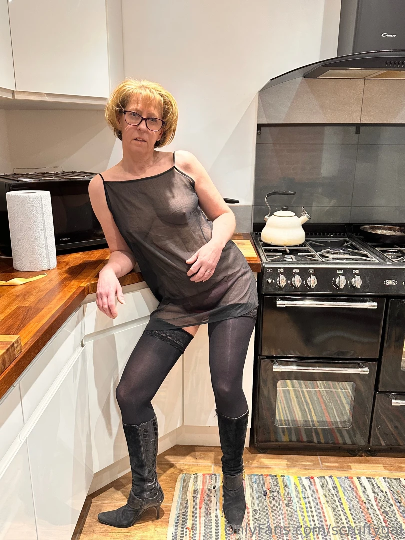 Fuck me while i make dinner 