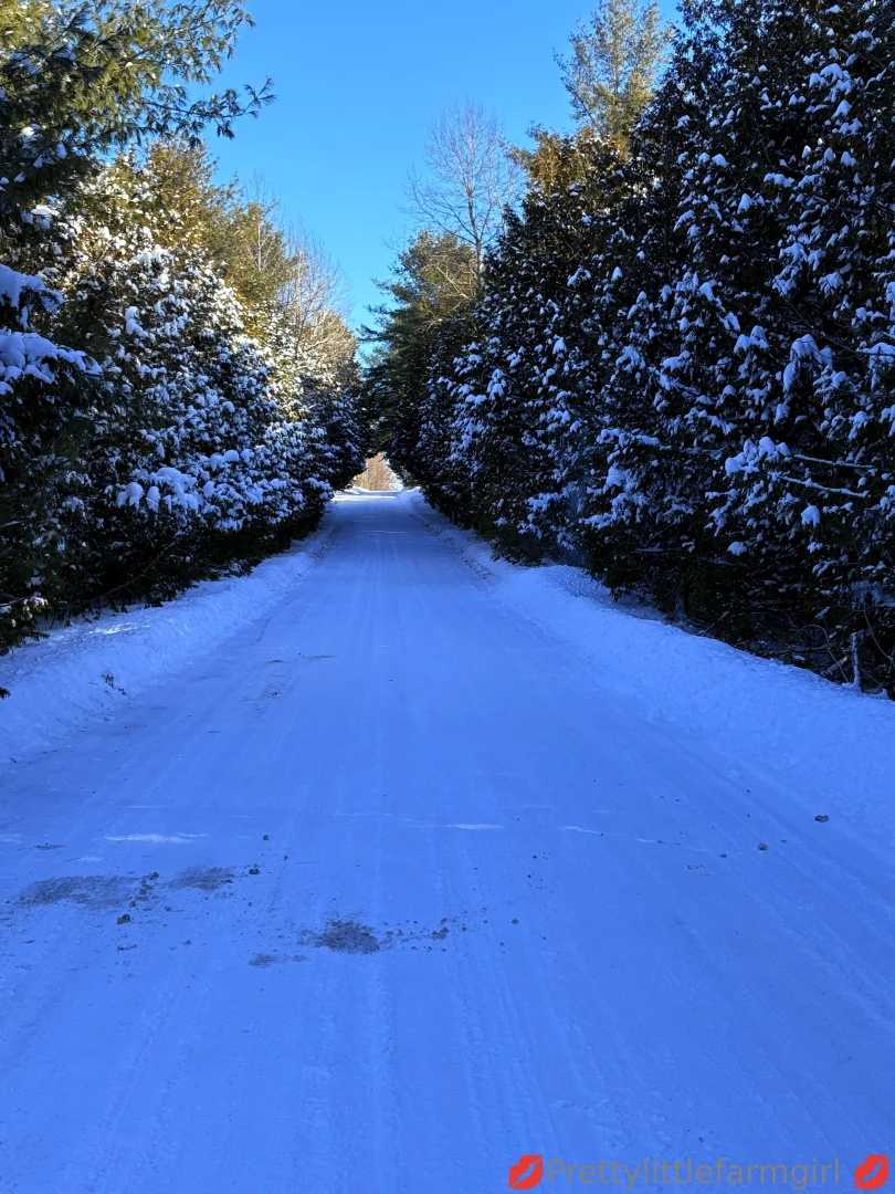 Cold days here in canada need a big cock to warm me up who wants to part 1 