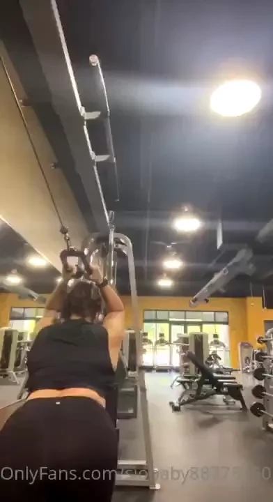 Soo this what i look like from behind 