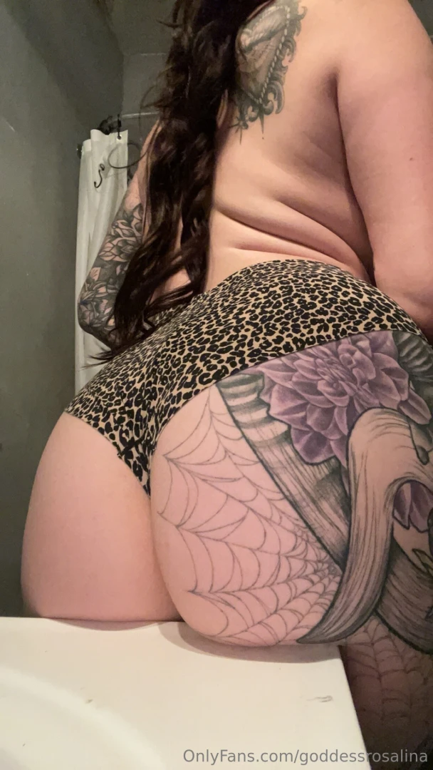 Want to see what happens when the doors close check out rosalinaryder 