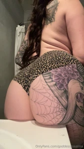 Want to see what happens when the doors close check out rosalinaryder