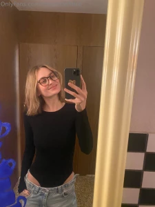 Hi i m curious to know when you see a girl somewhere and she s wearing part 1