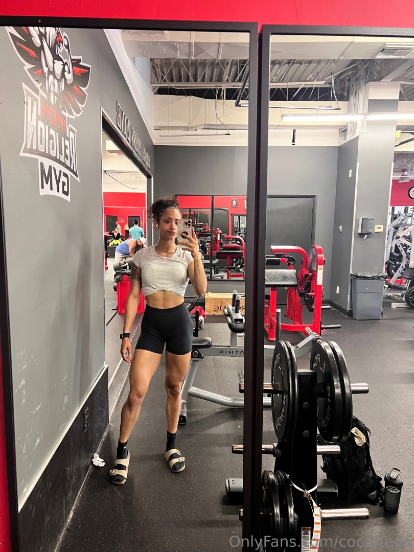 Like this was cute iwas like a month or two out i think this look is 