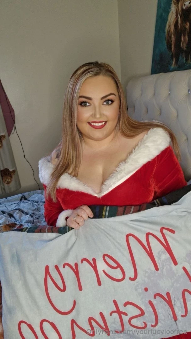 I do certainly go all out when it comes halloween or chistmas i love 