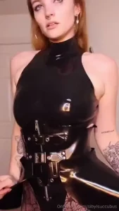 For my latex sluts i love the shininess too