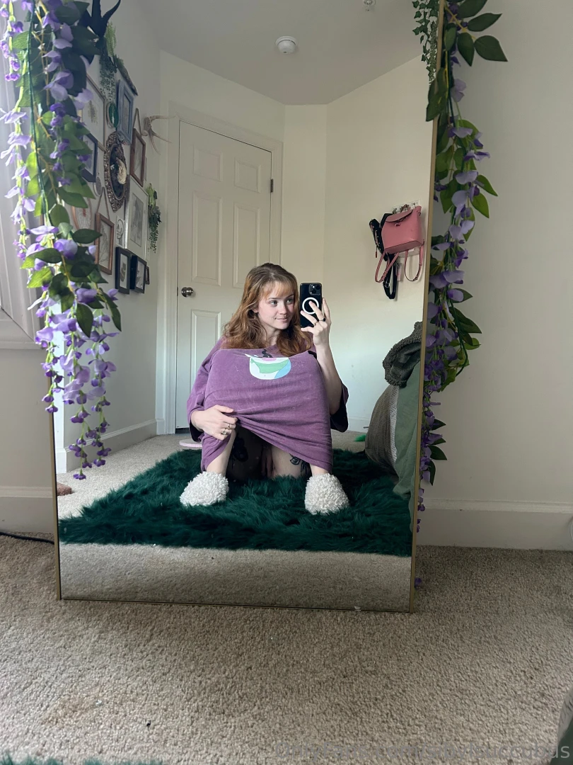 Sneaky peek at my pussy 