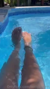 Jugando en la piscina