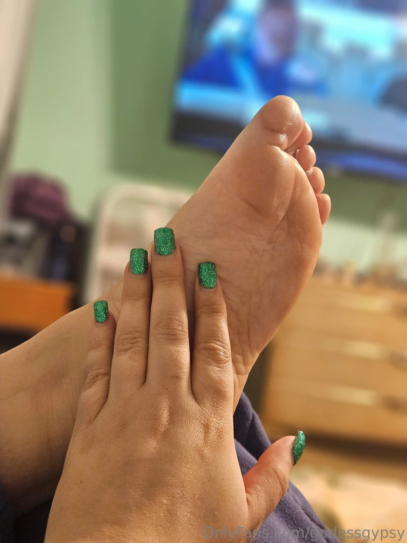 Who wants to see me rub stuff on my feet 5 gets you a request part 2 