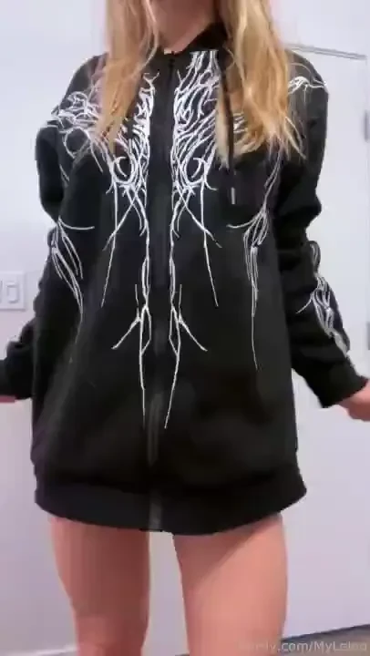 How is your friday going this hoodie is so big you can wear it without 