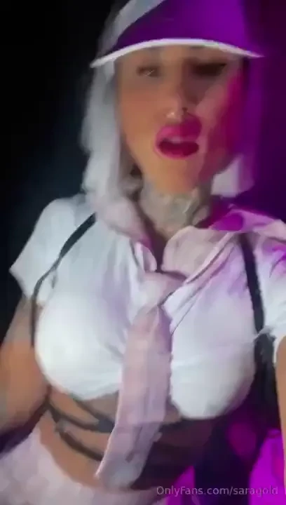 Colegiala gatita polic a qu disfraz me quedar mejor 