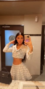 At dinner with the girlies wanna make my night and buy us drinks