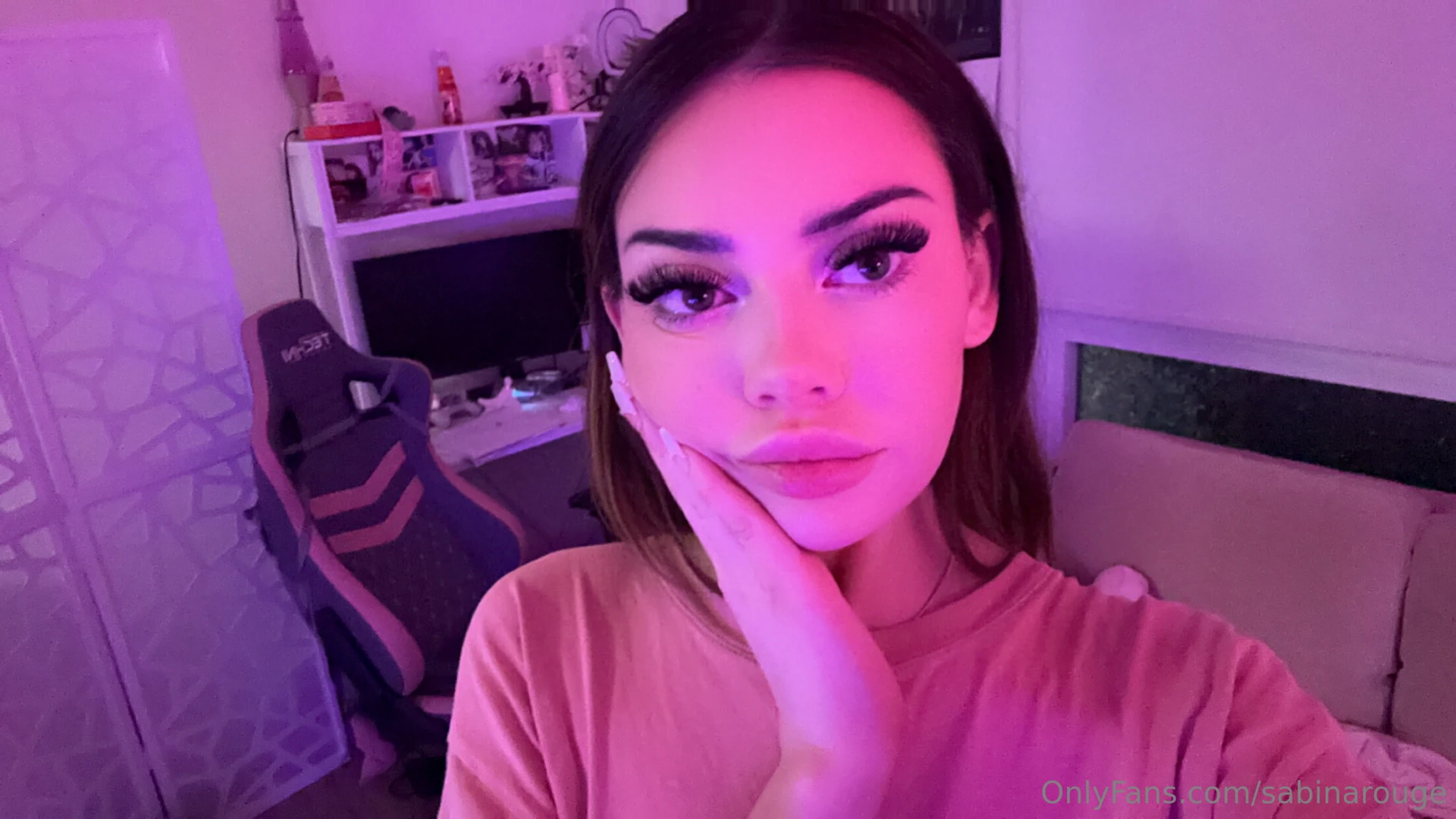 I ll be live on chaturbate com lilbina at 8 45pm pst tonight 