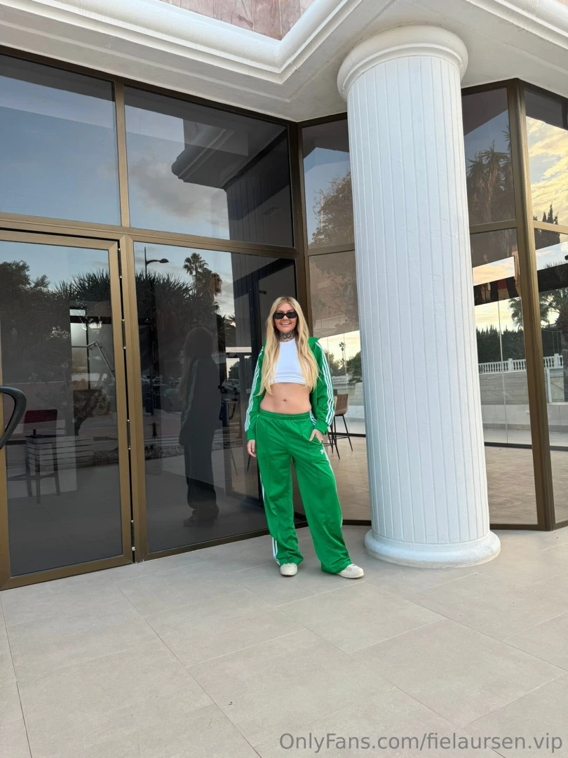 Just say fie in my dm and tip 5 and you will get the freakiest gift 