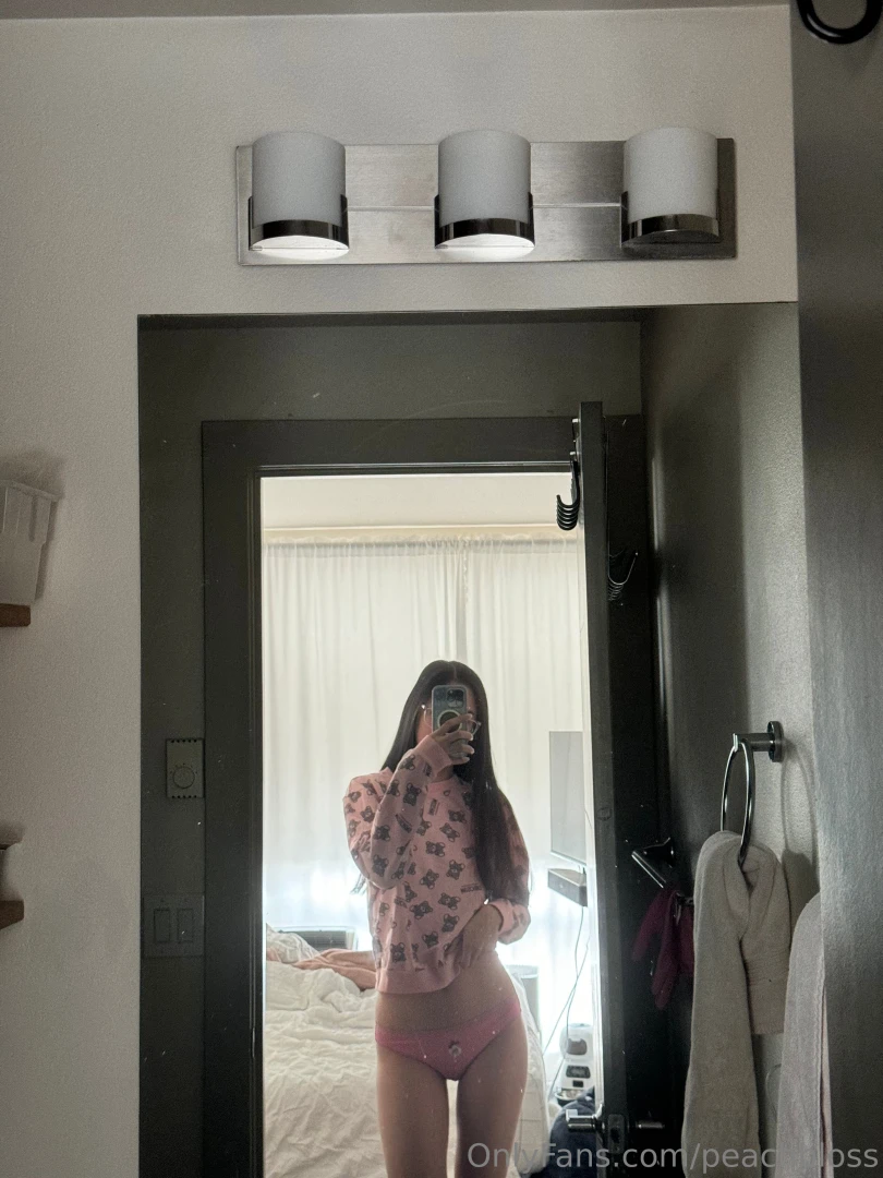 If i had a nickel for every time someone assumes i like moschino part 1 