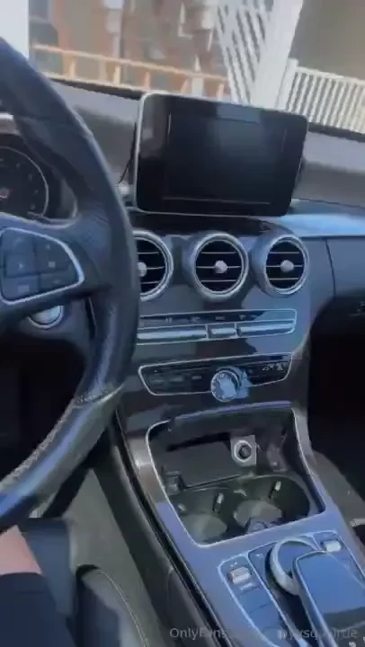 So i just got my new car ima go live on my main ima twerk my asssssss 