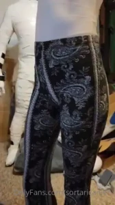 2 of my customers complimented my ass today it s gotta be the pants