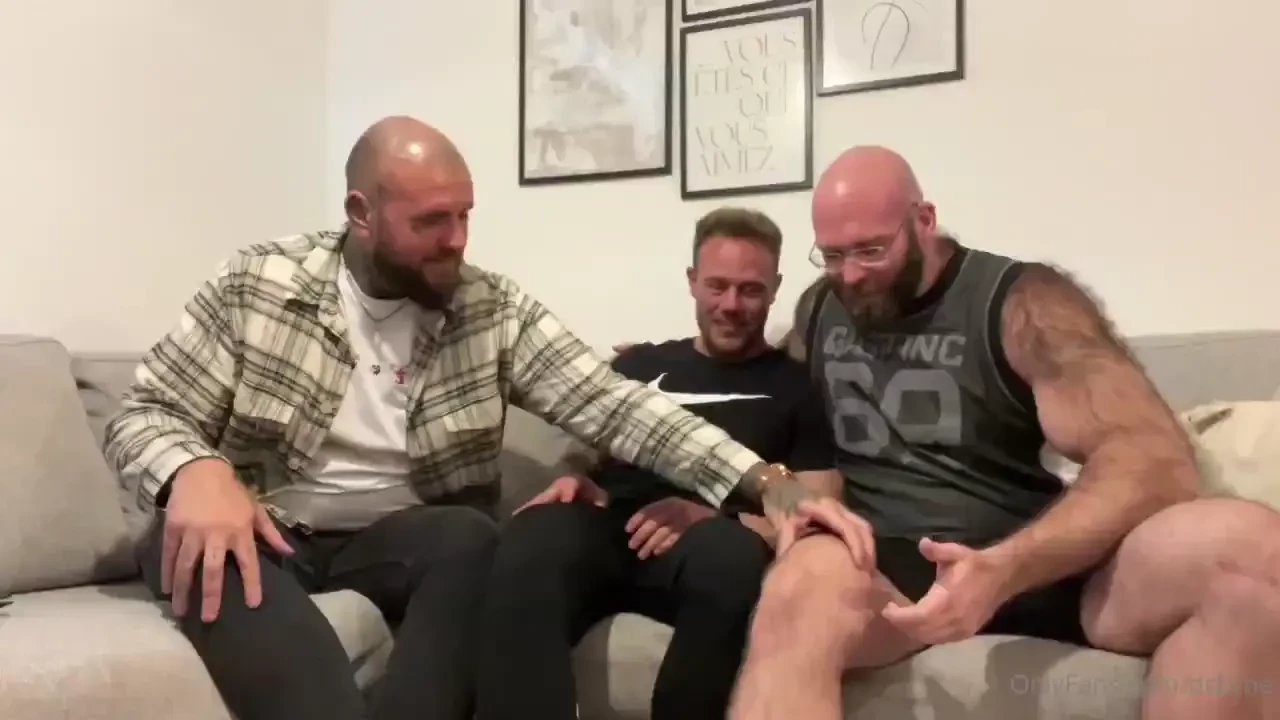 Sat in the middle of onlyb1gr0b and hairy_musclebear made me feel very 