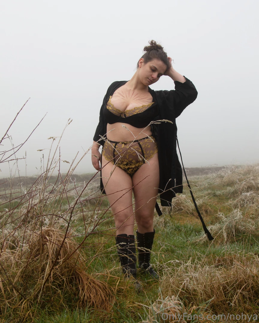 It s cold outside time to get in lingerie and shoot 