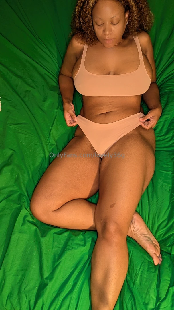 Hey love do you want to check out my sexy sensual pose video simply 