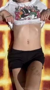 Kiss my body in the sunlight