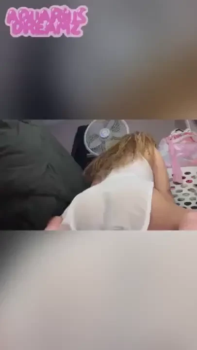 Trying to teach myself how to twerk it s a work in progress 