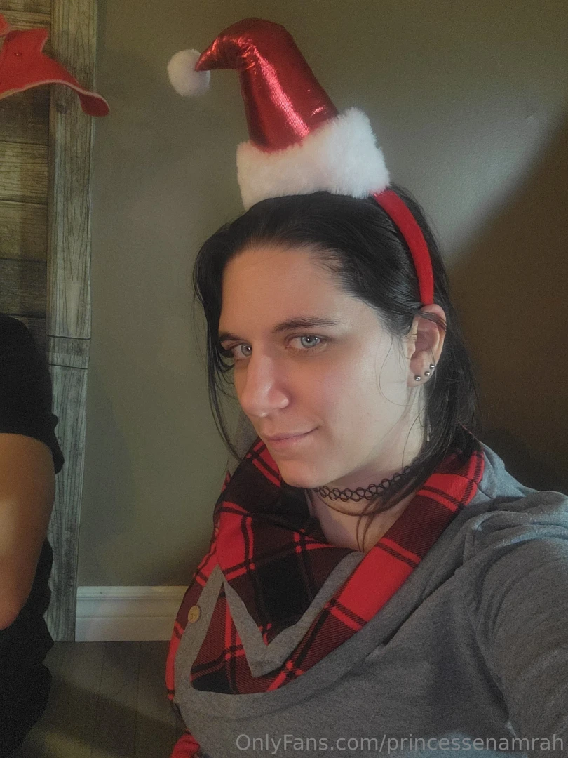 Joyeux noel esiter pas a mlaisser un ptit cadeau 