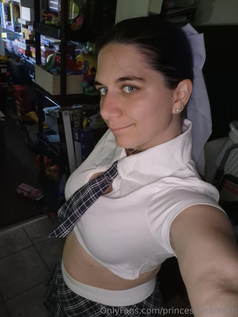 Bonne journeee mes loulou je suis de service ce soir 20h va sur les 