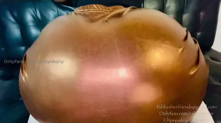 Sniff my big fat juicy ass for me 