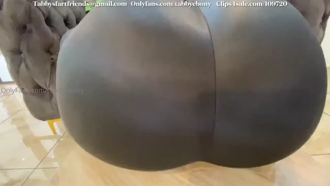 Stroke that dick for me and cum on my big juicy ass 