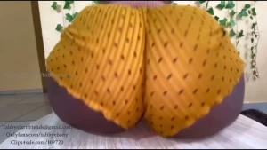 Come closer i want you to sniff between my butt cheeks