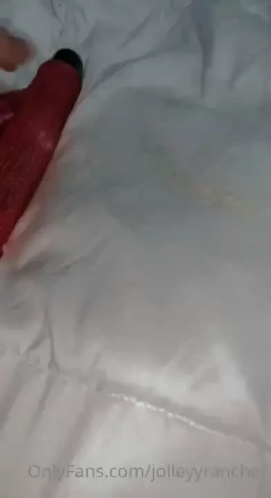 Cum watch me as i make my bed soaking wet 