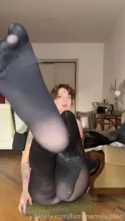 Do black tights suit me nylons nylonfetish pantyhose tights feet 