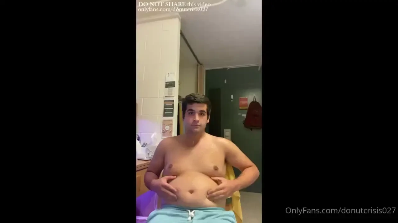 Just me enjoying a bunch of food before bed i had so much to eat today 