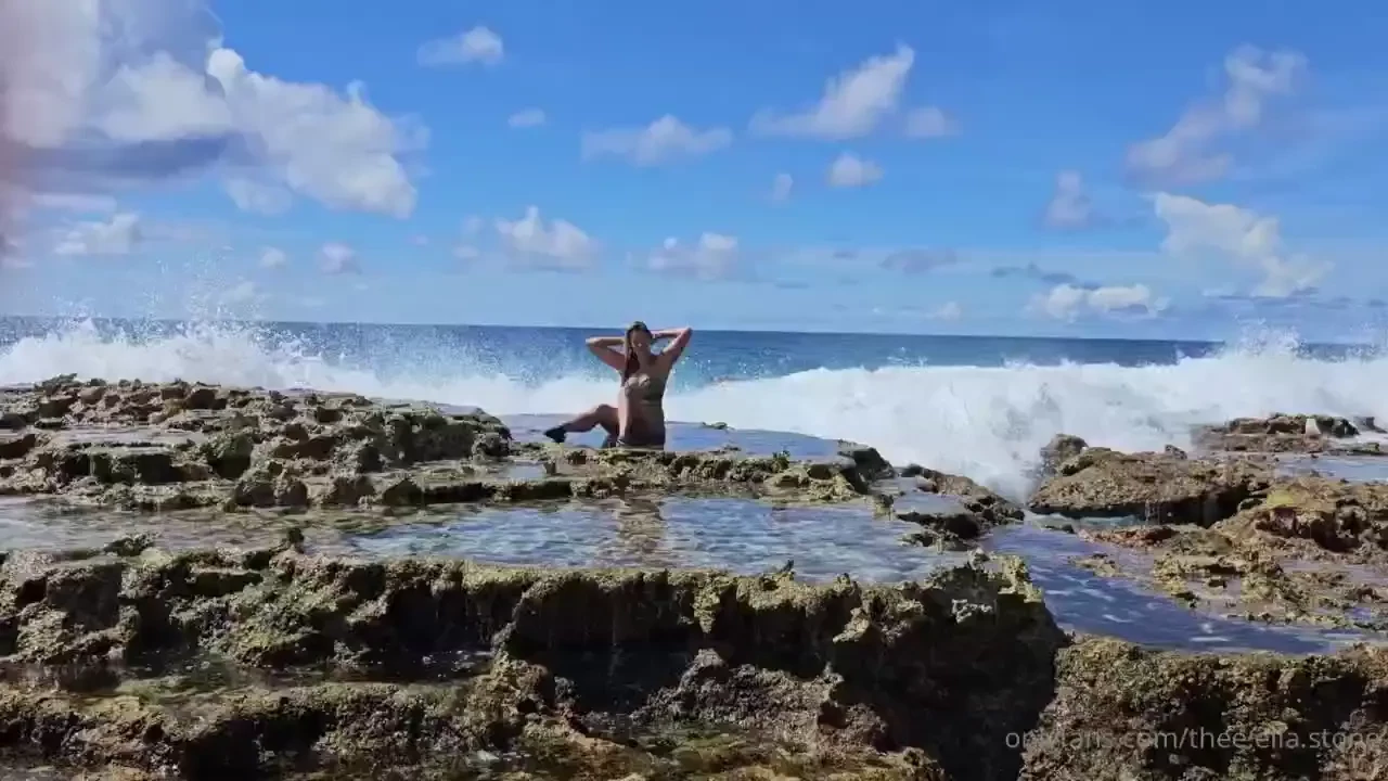 This is what happens when i try and take sexy pictures for you 