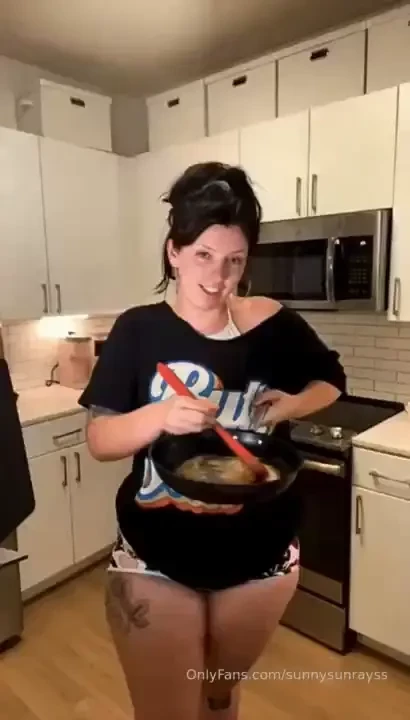 Eeee i went fully nude on live omg i can t believe yall convinced me 