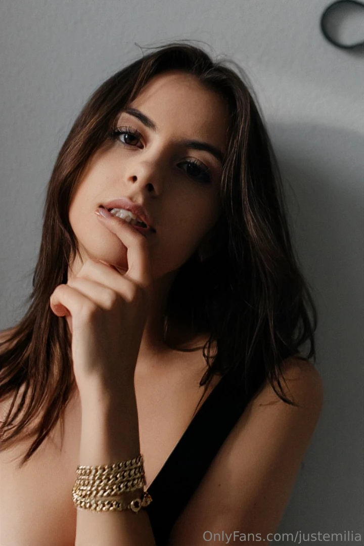 Wanna see what my mouth can do head over to my main emiliabrookss to 