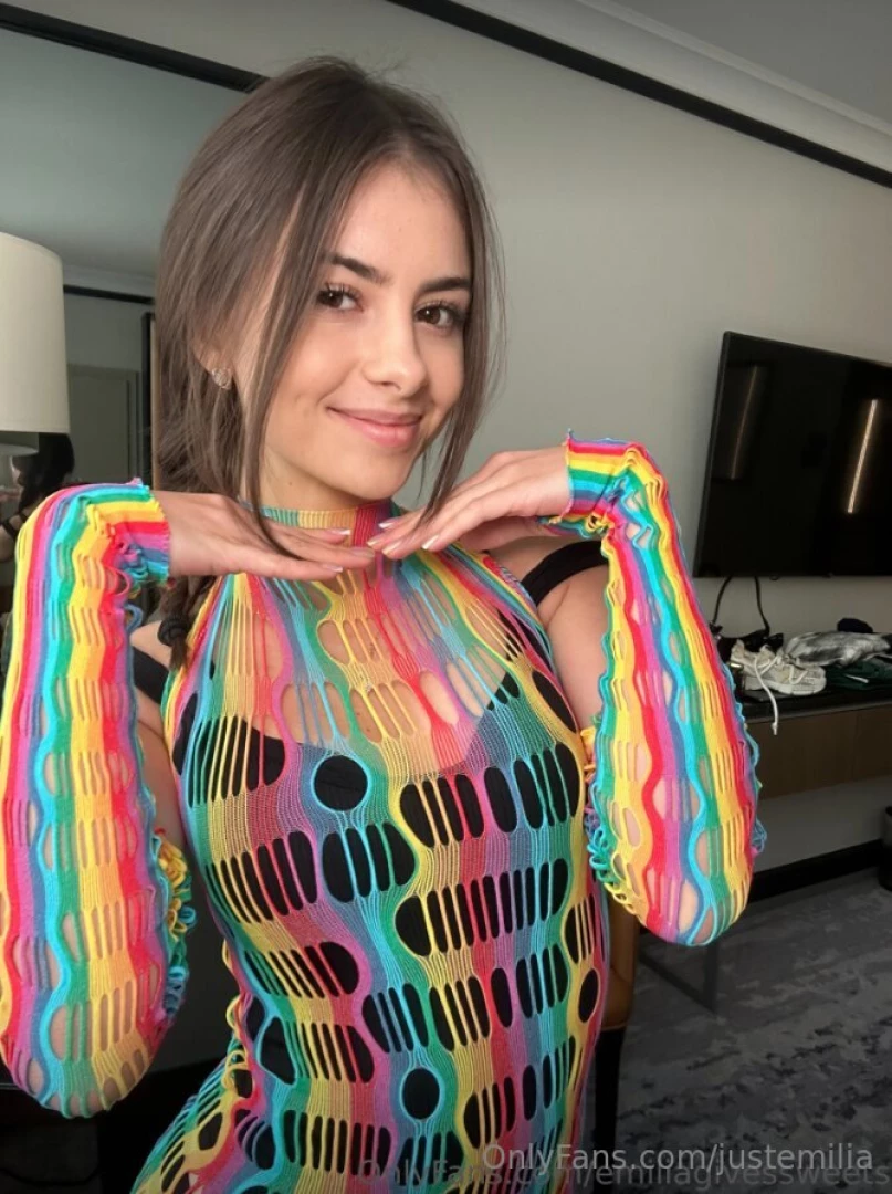 Face pretty enough for u to cum on come play with me over on my main 