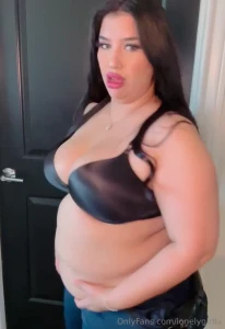 Fat fucking cop cant fit her uniform because too many