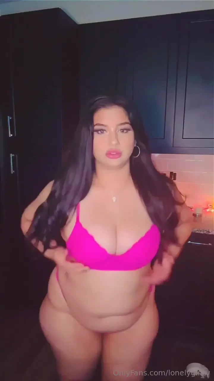 I fucking love you plus i love my jiggly body 