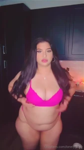 I fucking love you plus i love my jiggly body