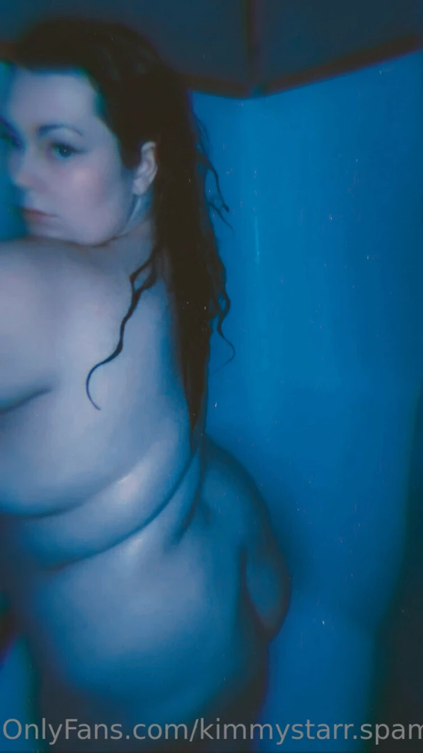 Come take a shower with me baby 