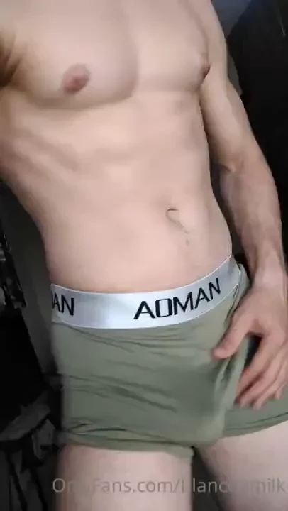 Estoy subiendo 3 v deos de a un minuto with cum 