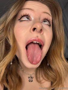 Pretty sfw post butttt i wanted to show off my cute amp sexy outfit