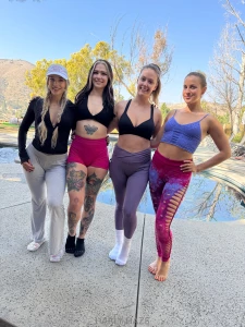 Going live tonight at 7pm pst go to nakedbakers to vote on what kind