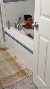 Stepd d walks in on stepd ughter bathing in his tub and makes her suck