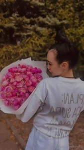 Mood inhale the fragrance of flowers and become a delicate flower