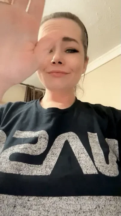 Whoops i must ve kissed you with my shrinking lipstick my mistake 