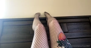 I do love a pair of fishnets these ripped though